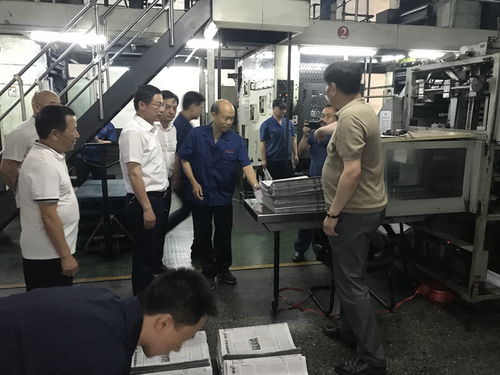 筑牢安全防線 確保兩會出版——姜協(xié)軍、鄒繼紅赴印廠一線檢查指導(dǎo)工作